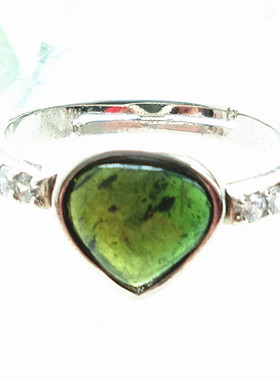 巴西心形镶嵌宝石活扣绿碧玺戒指