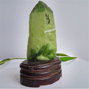 天然绿水晶原矿石摆件消磁吸辐射书桌一柱擎天水晶柱送底座13CM