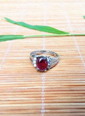 925银镶嵌活扣送老婆石榴石戒指