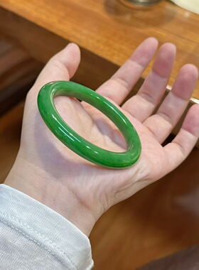 新疆和田玉俄料碧玉辣阳绿手镯泥鳅背精致条手镯带证书