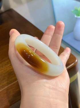 新疆和田玉且末糖手镯宽版泥鳅背镯油润细腻带证书