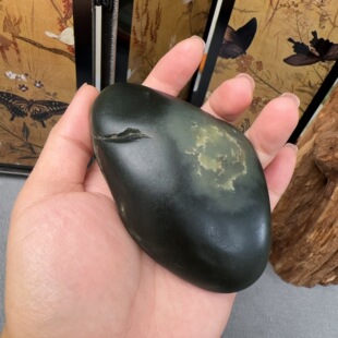 籽料黑青原石手把件独籽老料带皮油润重251克带证书