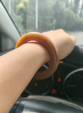 新疆和田玉且末老红糖手镯艳糖泥鳅背油润细腻