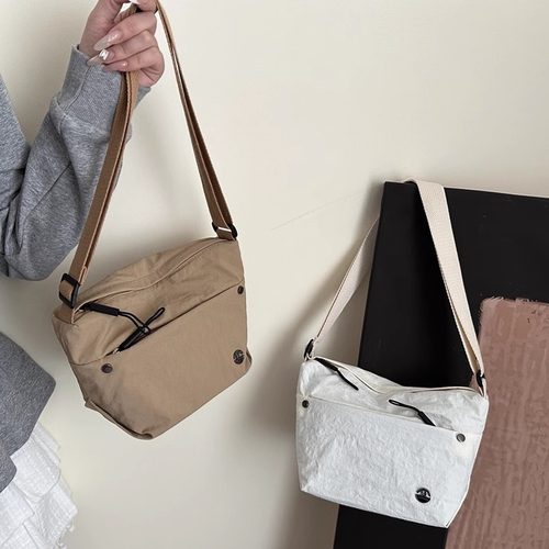 简约单肩超轻百搭精致新通勤小包