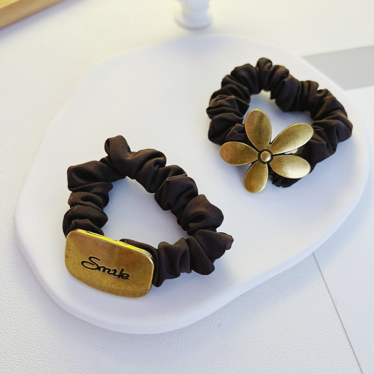 休闲发绳古金花朵大肠圈发圈百搭英文字母头饰复古高级感弹力头绳