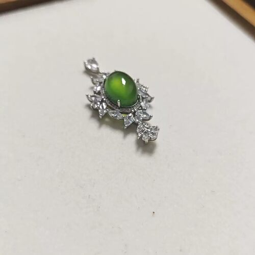天然岫玉绿冰180蛋面豪华银项链