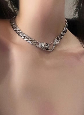 欧美合金镶嵌女灵蛇设计项链