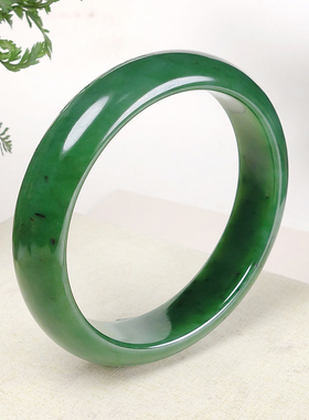 收藏级和田碧玉菠菜绿女款玉镯