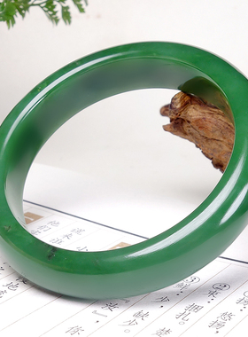 收藏级和田碧玉菠菜绿女款玉镯