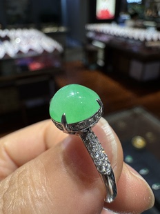 天然緬料甜綠翡翠戒指18 K金鉆石鑲嵌