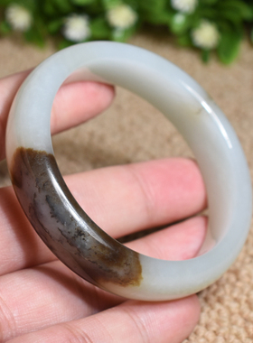 天然女款和田玉手镯糖白平安镯