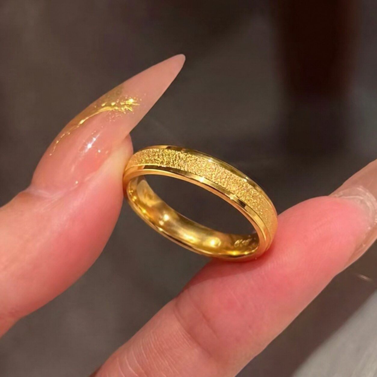 满天星磨砂沙金戒指古法素圈泥鳅背仿黄金色指环情侣对戒婚庆首饰图片