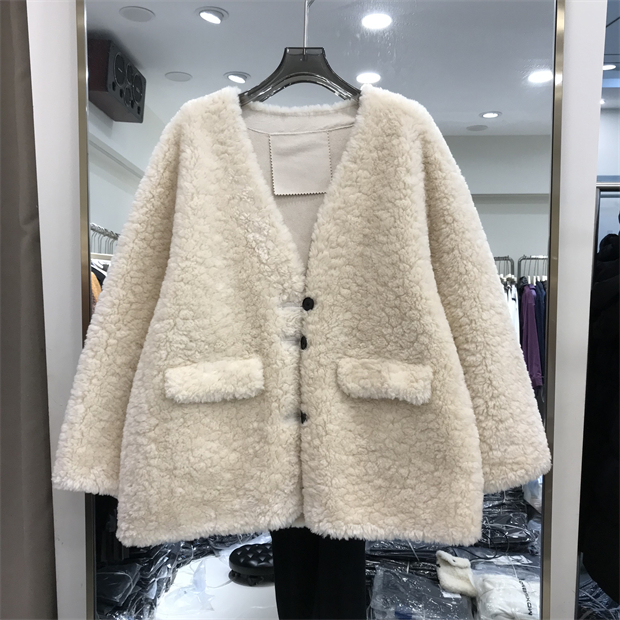 韩系慵懒仿羊羔毛外套女2025冬新款V领宽松显瘦皮毛一体上衣1025