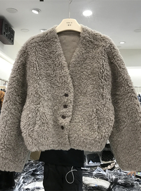 2025冬新款100绵羊毛羊羔毛羊剪绒皮毛一体外套女v领小短款65109