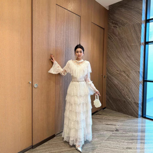 M家同款 2026春秋欧洲站小心机礼服宴会裙蕾丝拼接圆领腰带喇叭袖