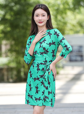 欧美新品一片式V领绿色印花修身显瘦连衣裙女PG DVF裹身裙2026