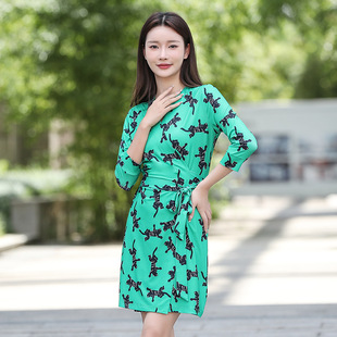 欧美新品一片式V领绿色印花修身显瘦连衣裙女PG DVF裹身裙2026