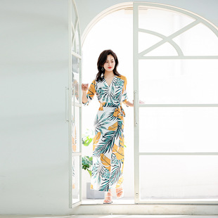度假连衣裙 dvf裹身裙春夏碎花沙滩裙感显瘦遮肉一片式 欧美新品