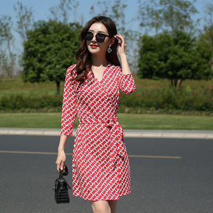 DVF2026春夏季 欧美新品 连衣裙女PG 显瘦短款 锁链印花气质V领修身