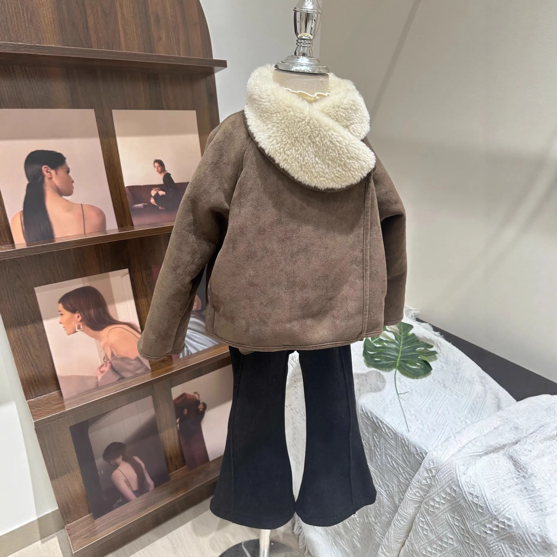 女童麂皮绒外套2025秋冬款儿童韩版洋气女宝皮毛一体加厚保暖上衣