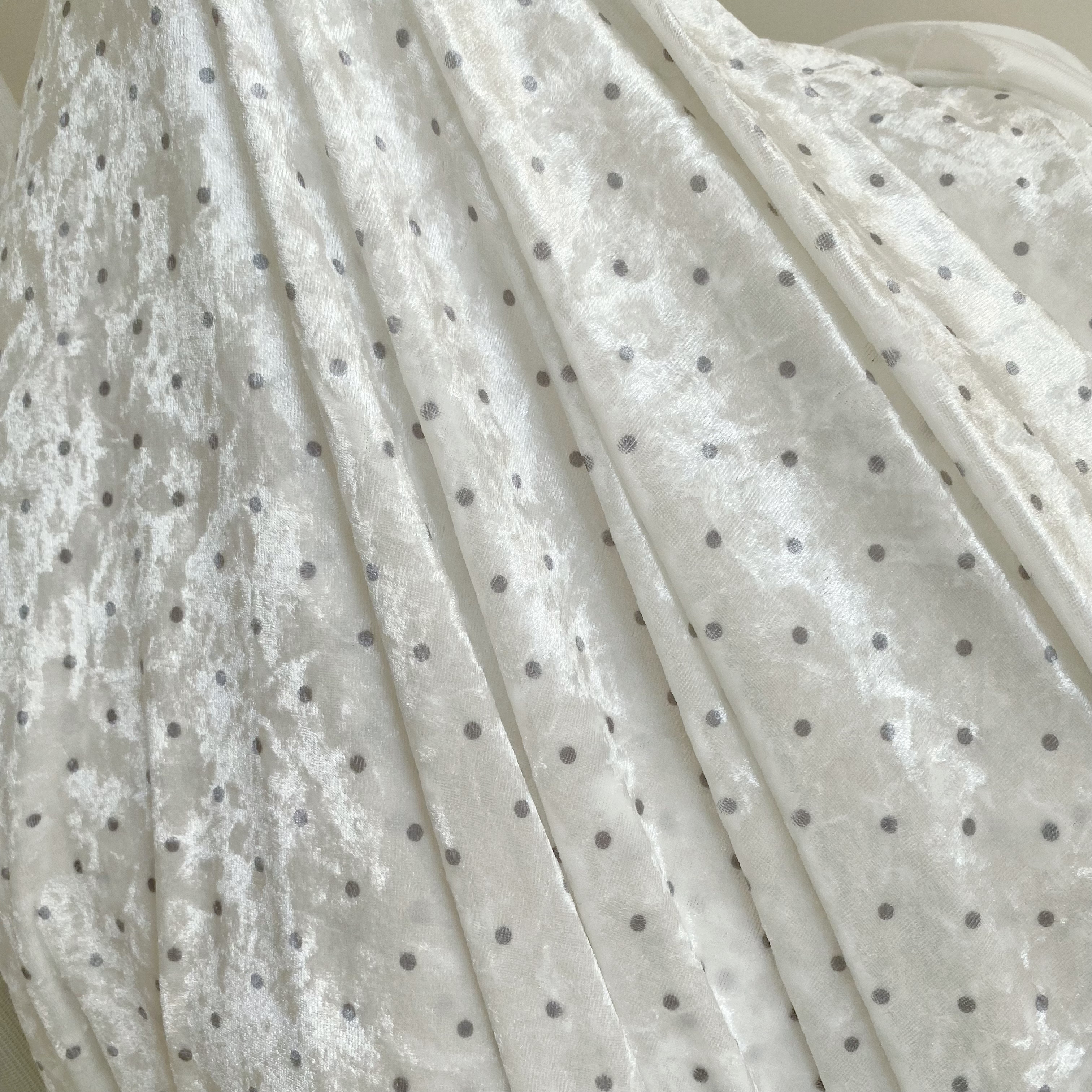 钻光丝绒温柔奶白灰波点复古柔软垂坠弹力diy发圈包包连衣裙布料,居家布艺,海绵垫/布料/面料/手工diy,淘宝优惠券,粉丝福利购,淘宝优惠卷