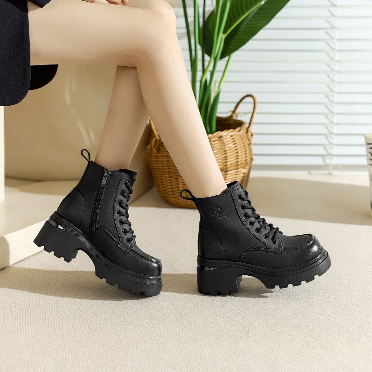 卓诗尼马丁靴黑色厚底女英伦风系带短靴百搭加绒保暖棉靴子