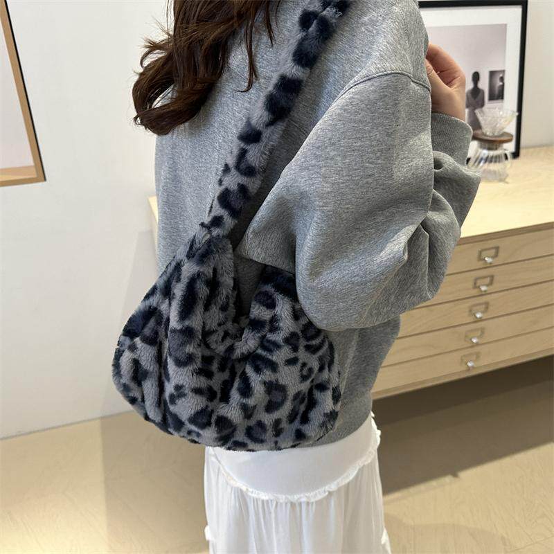 大容量豹纹毛绒包2024新款高级感