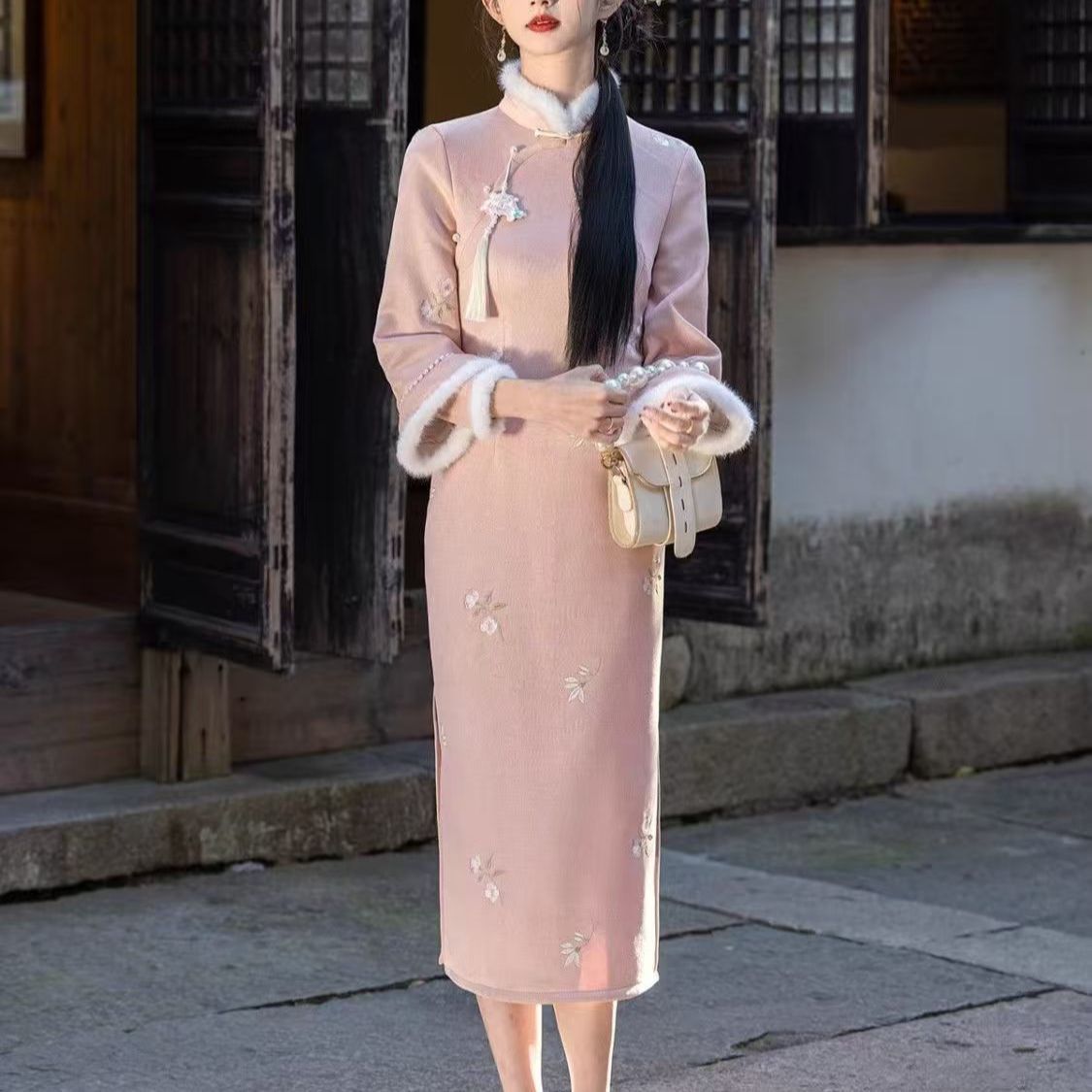 新中式国风冬装年轻少女款大码粉色碎花旗袍加绒加厚斗篷披肩套装