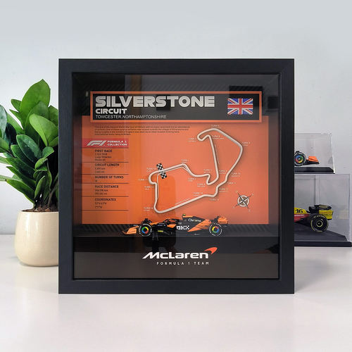 F1诺里斯皮亚斯特里赛道背景迈凯伦MCL38赛车模型展示框挂画摆件