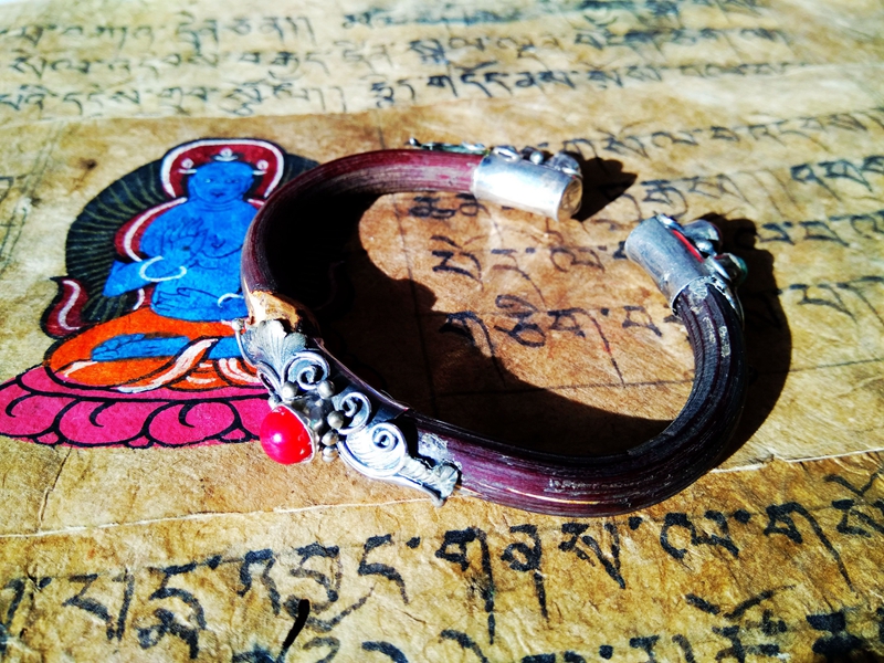西藏传统饰品鸡血藤包纯银镶嵌宝石复古手镯个性独特小众民族风