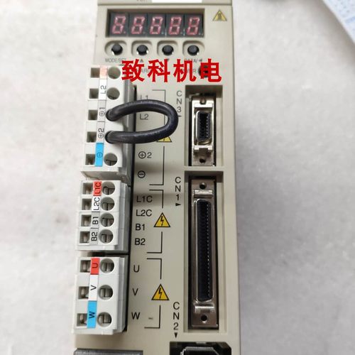 YASKAWA/安川 SGDM-01BD  伺服 驱动器 SGMPH-01BAA21  电机 100W