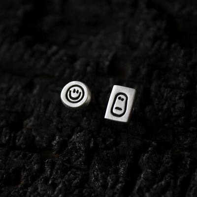 通体足银手作免摘笑脸养耳小耳钉