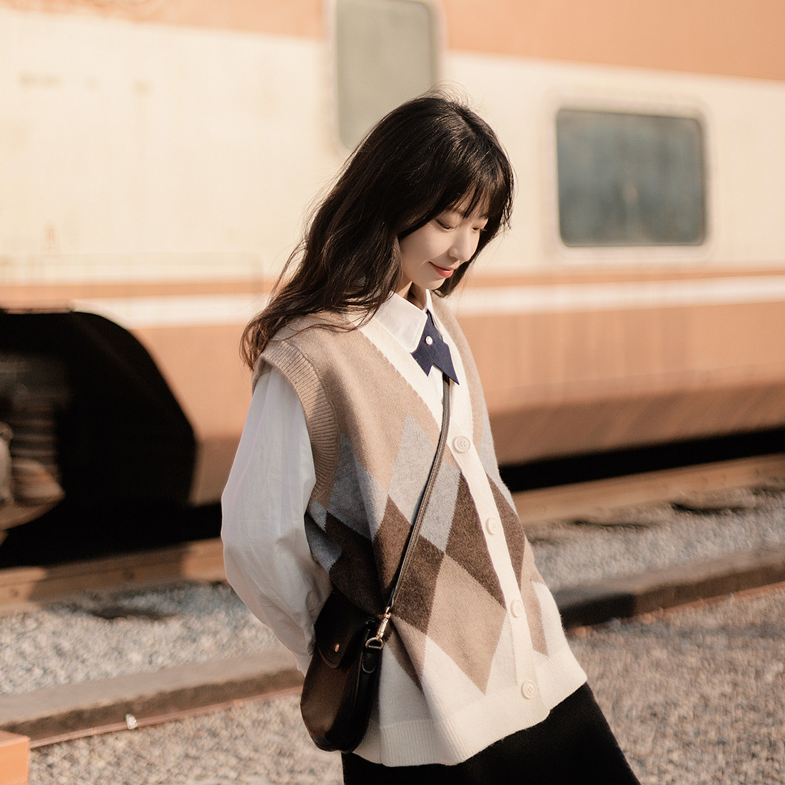 针织马甲女百搭背心宽松慵懒风廓形撞色菱格温柔复古日系毛衣开衫