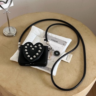 nova荣耀V 5斜挎长绳pocket2保护套OPPOn3flip 黑酷铆钉皮质壳适用华为PuraX手机壳小米Mixflip2三星ZFLIP7