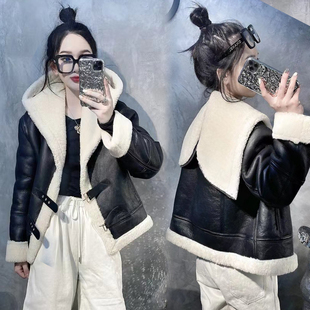 欧货2026冬季 pu皮毛一体机车服宽松加绒短外套女羊羔毛海军领 新款