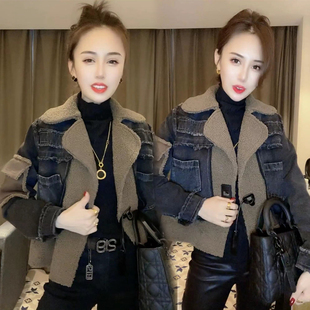2026年冬季新款洋气短款时尚牛仔外套女百搭拼接羊羔毛皮毛一体潮
