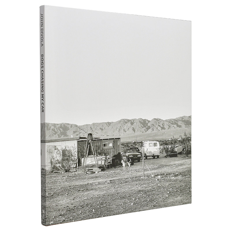 【预售】约翰·迪沃拉|沙漠中追逐我车的狗 JOHN DIVOLA | Dogs Chasing My Car in the Desert 原版英文摄影作品集图书