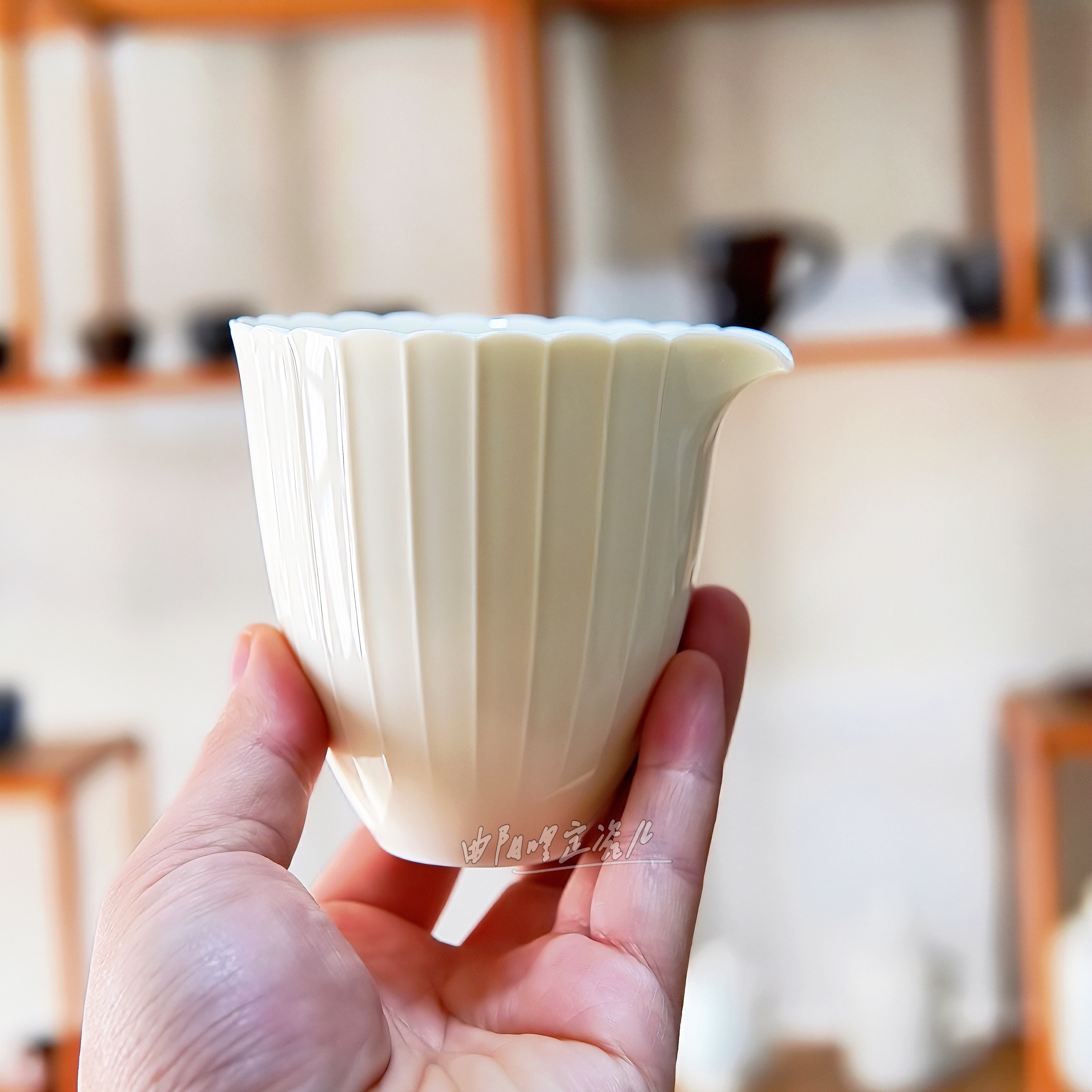 曲阳定瓷茶具定窑白釉花口公道杯