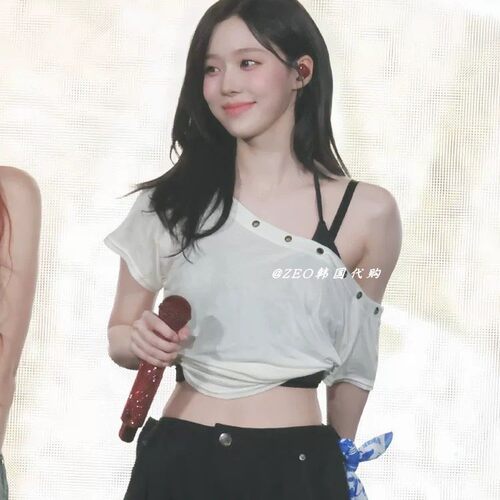 韩国代购不对称露肩孔眼斜肩T恤