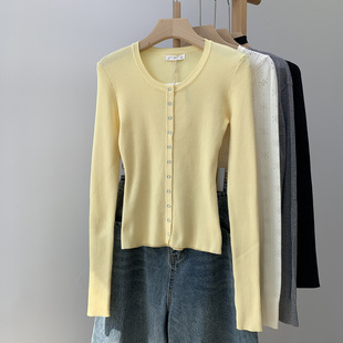 长袖针织开衫女秋冬黄色毛衣外套简约圆领单排扣短款复古上衣
