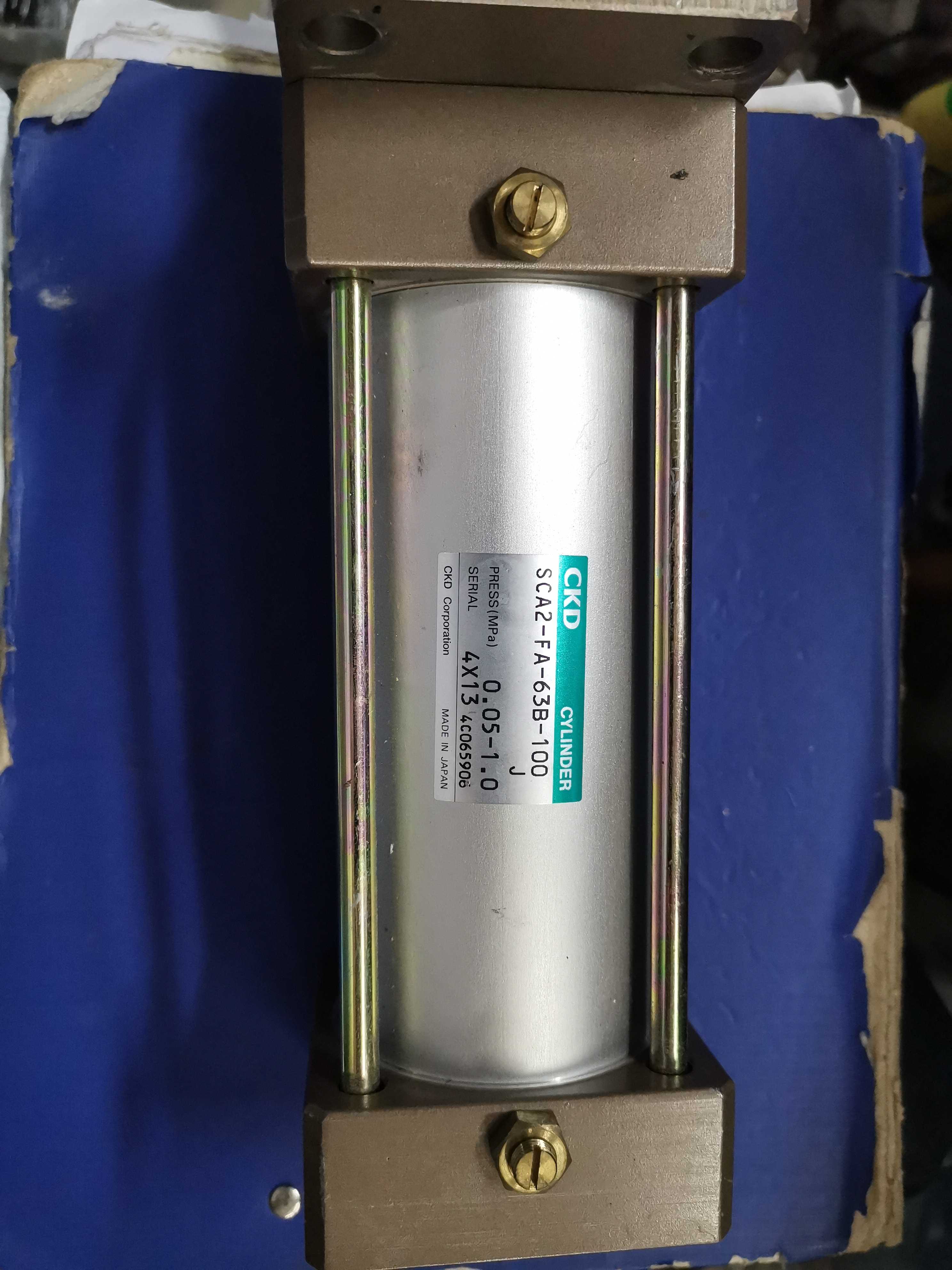 原装CKD SCA2-FA-63B-100标准气缸，现货出售