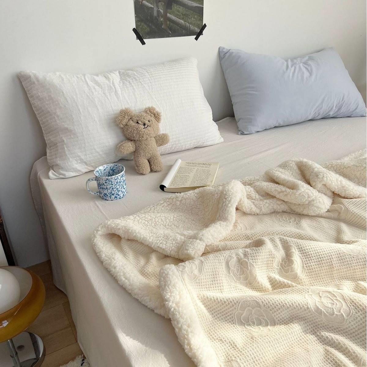 海门市耀悦床上用品厂纯色盖毯双层沙发休闲毯保暖毯子山茶花牛奶