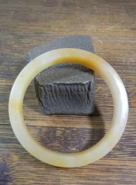 10030号 新疆克拉玛依金丝玉轮胎手镯 内径60mm