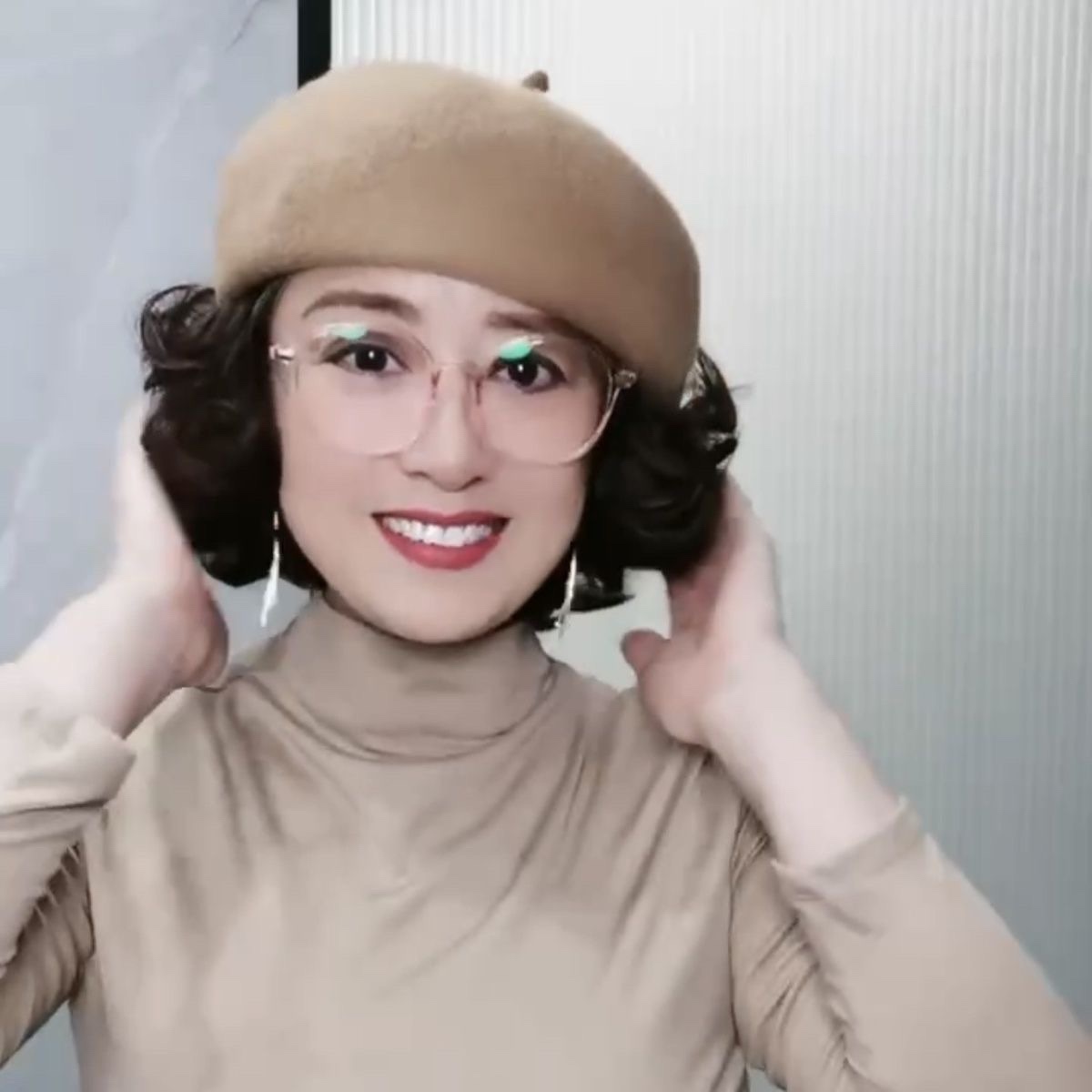 时尚帽子假发一体女秋冬贝雷帽仿真短卷新款发自然帽赫本风百搭