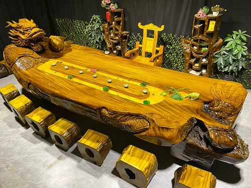 Корнеодичный чайный стол