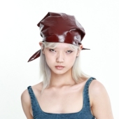 YEZI Y2K甜酷包头巾 复古三角头巾红色PU多功能高级感发带 美式