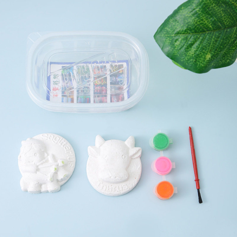 컬러 석고 인형 흰색 빈 DIY 손으로 그린 ??금형 유치원 어린이 낙서 그림 작은 선물