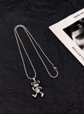 2025秋冬新款彩虹卡通熊吊坠钛钢项链四肢可以活动男女嘻哈毛衣链