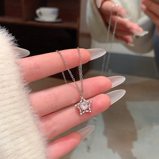 精致满钻锆石五角星钛钢项链女气质轻奢感星形吊坠锁骨链配饰