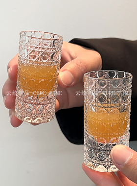 新款轻奢小酒杯浮雕加厚玻璃白酒杯酒盅小号家用一口杯烈酒宝石纹